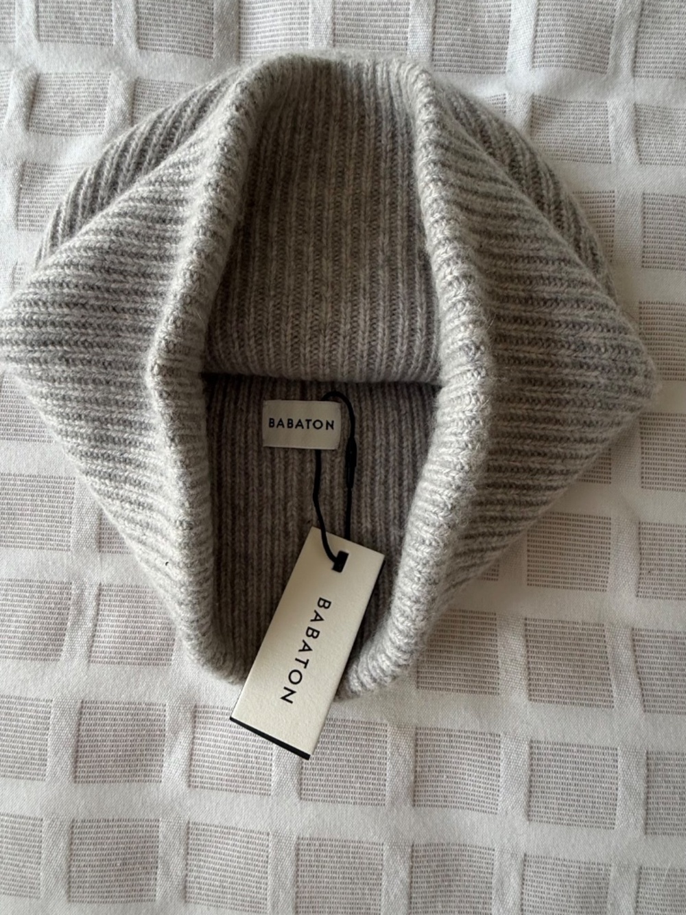 Babaton 100% Cashmere Light Gray Knit Toque - Picture 2 of 12